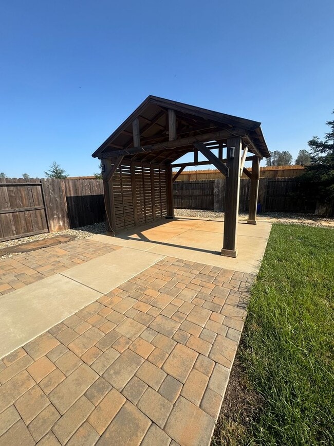 Building Photo - 4 BED 2.5 BATH HOME IN REDDING, CA