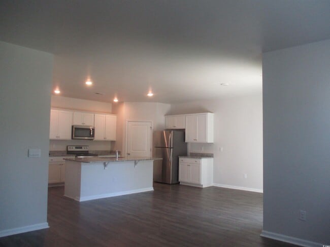 Building Photo - 1128 Sennema Cir