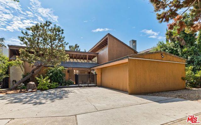 Building Photo - 515 N Roxbury Dr