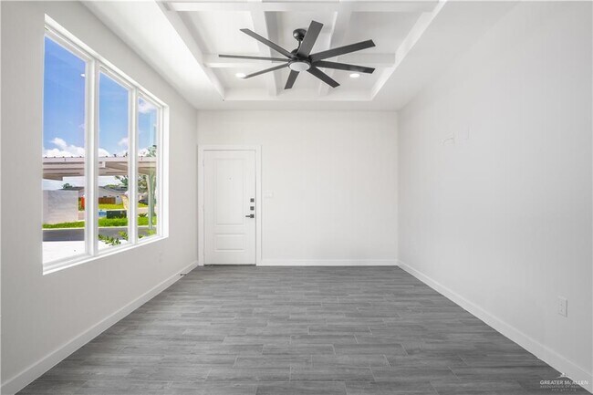 Building Photo - 2104 E Viviana St