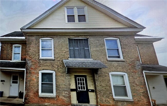 Primary Photo - 2 Mundt Ave