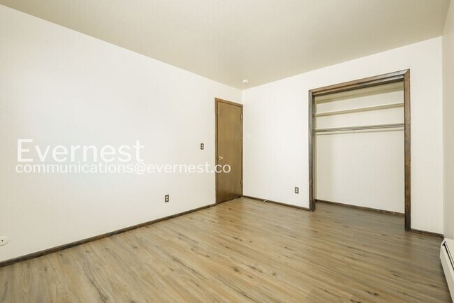 Building Photo - 4 Bed, 2.5 Bath Home with Garage / Available Soon!
