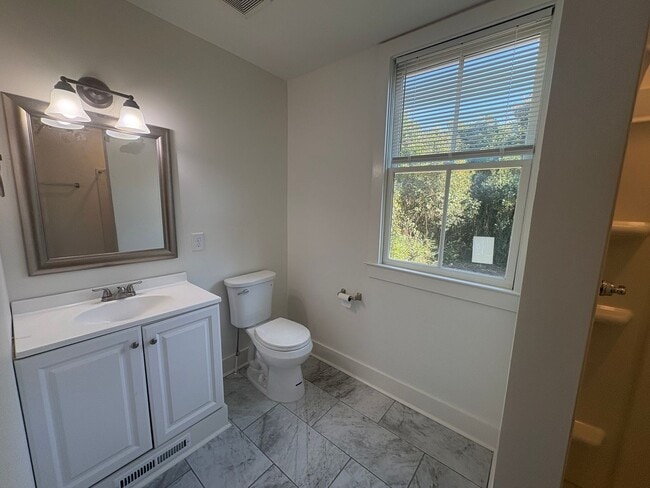 Building Photo - 169 Lamar St