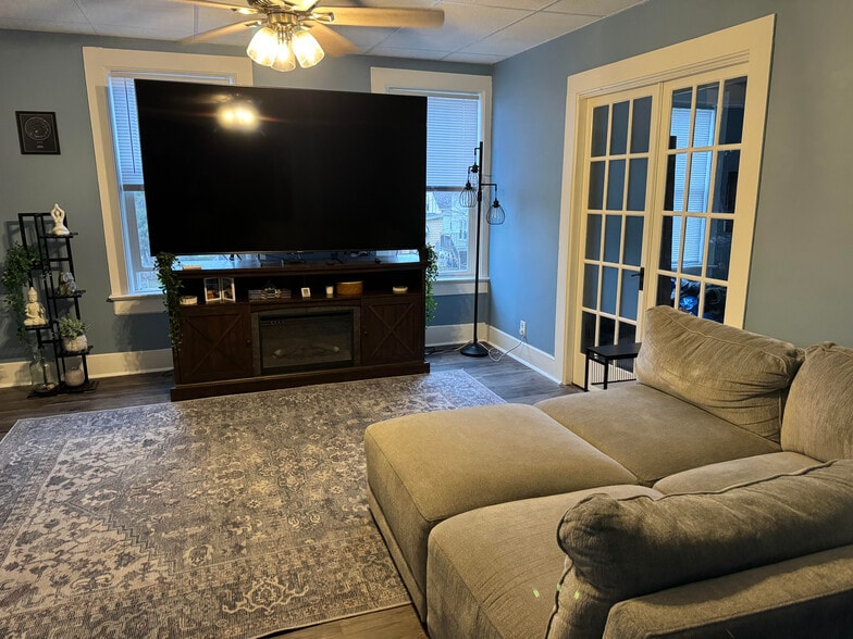 Living Room - 362 W Scott St