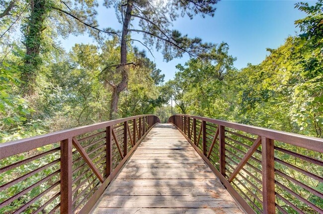 Building Photo - 2106 Shadybriar Dr