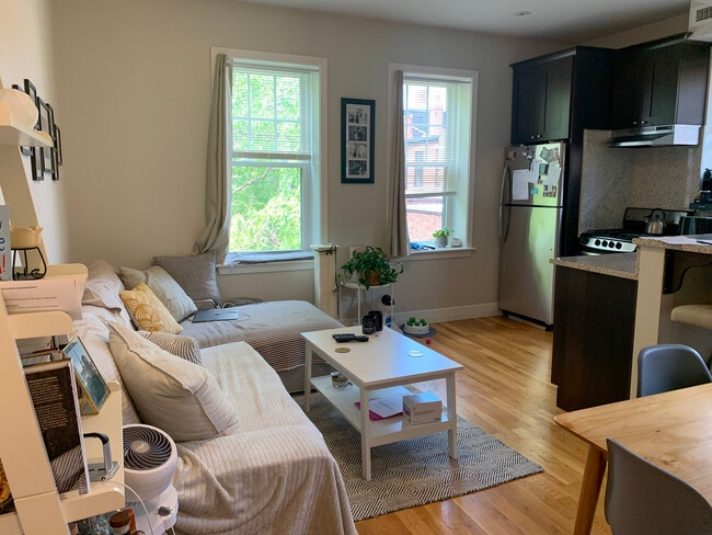 Building Photo - 33 Anderson St