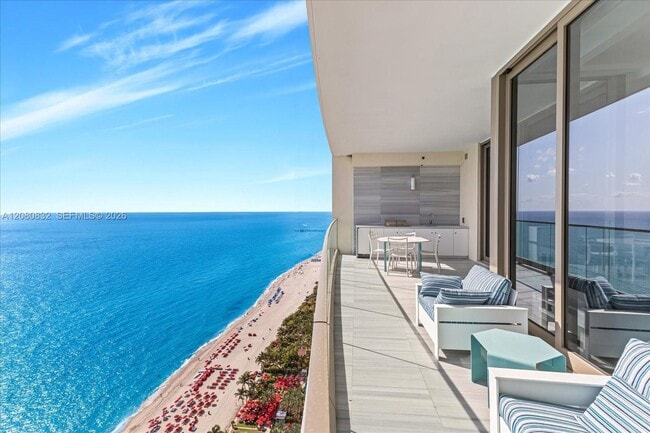 Building Photo - 17901 Collins Ave