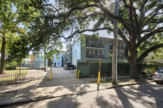 Primary Photo - 1415 Tulane Ave
