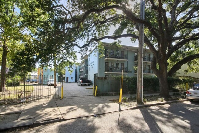 Building Photo - 1621 Governor Nicholls St
