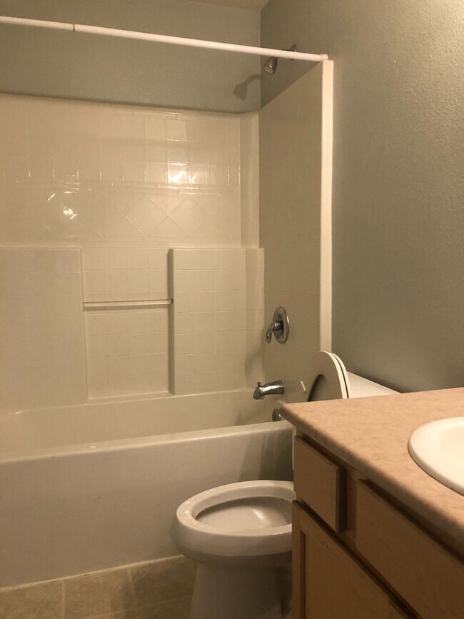 Building Photo - Walnut Grove 2 Bedroom, 2 Bath Condominium