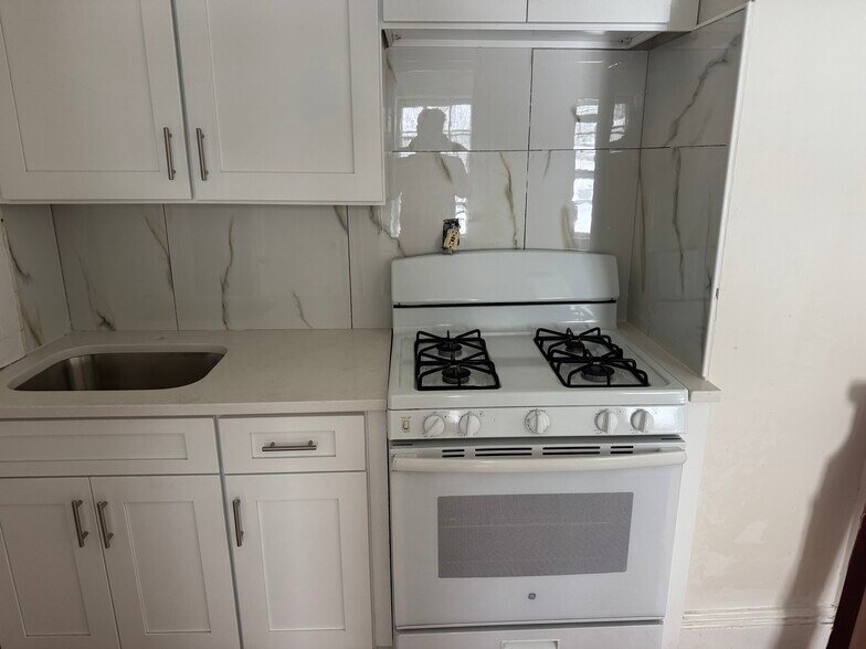 Building Photo - 334 Midland Ave