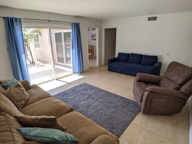 Building Photo - Beautiful 3 Bedroom Home with Pool