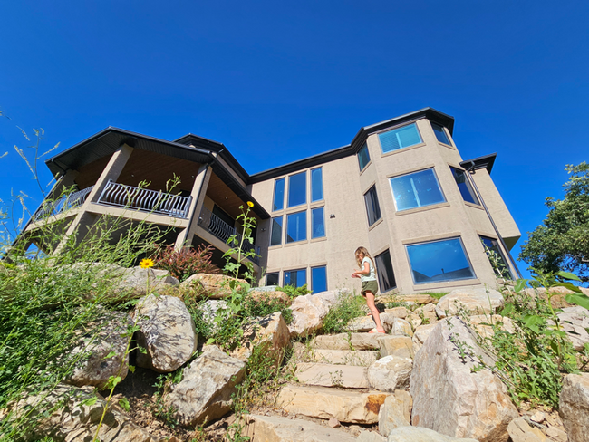 Building Photo - 738 Deer Hollow Rd