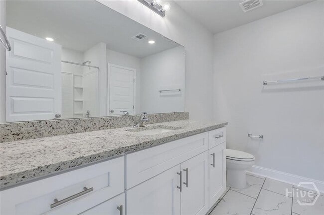 Building Photo - $500 OFF FIRST FULL MONTHS RENT WITH MOVE IN BEFORE February 15th 2026-Townhome conveniently loca...