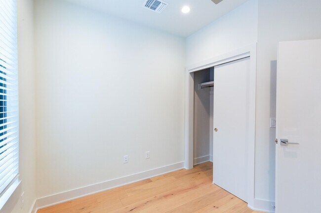 Building Photo - 1116 Walton Ln