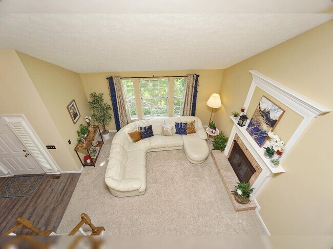 Building Photo - 6275 Hummingbird Dr