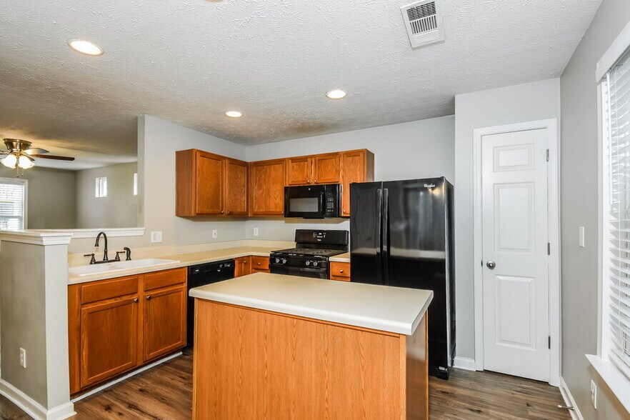 Building Photo - 632 Spanish Oak Dr