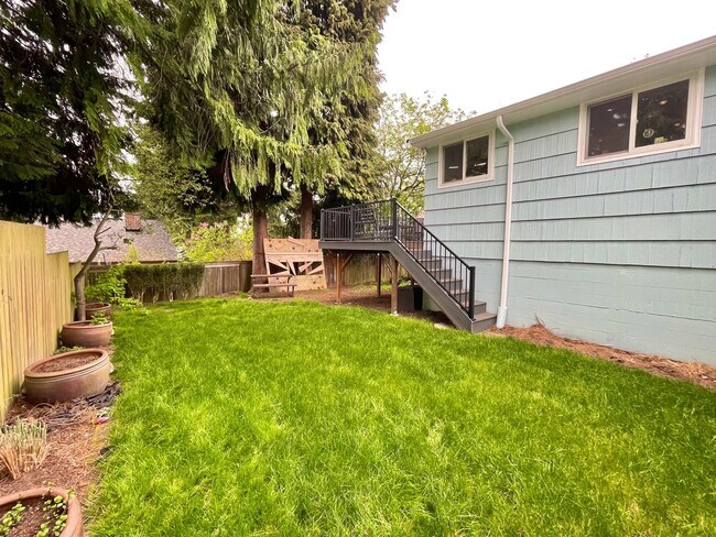 Building Photo - Elegant Three Bedroom Ravenna Home