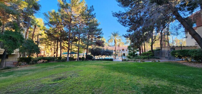 Building Photo - Fully furnished-full Sphere view