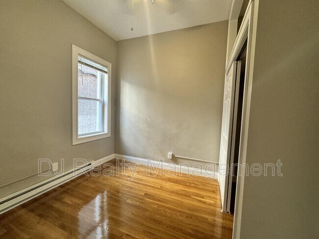 Building Photo - 60 N Margin St