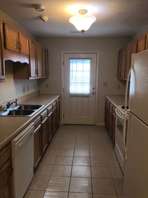 Primary Photo - 2450 Town Creek Rd W