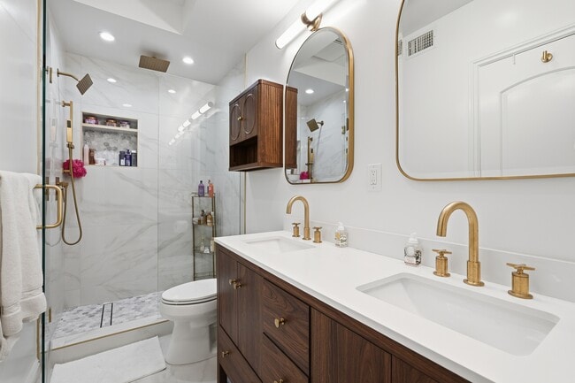 Building Photo - 424 N Broadway