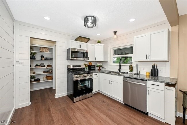 Building Photo - 357 E Paige Ave