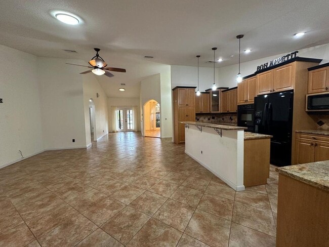 Building Photo - 1180 SW Mirror Lake Cove