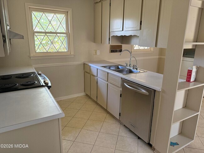 Building Photo - 803 Captain Kell Dr