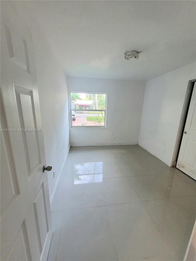 Building Photo - 1132 Moffett St