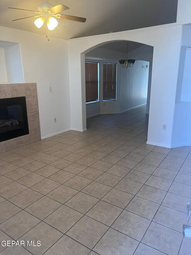 Building Photo - 14061 Tierra Leona Dr