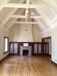 Building Photo - 2704 E Hartford Ave