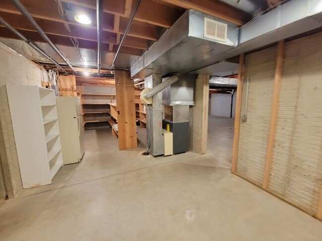 Building Photo - Upscale and Spacious Cedar Falls House for...