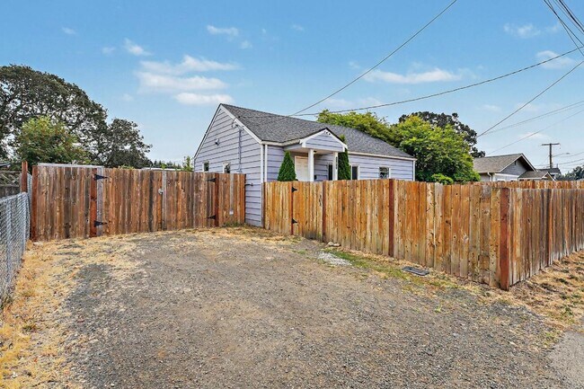 Building Photo - 14917 W Thorne Ln SW