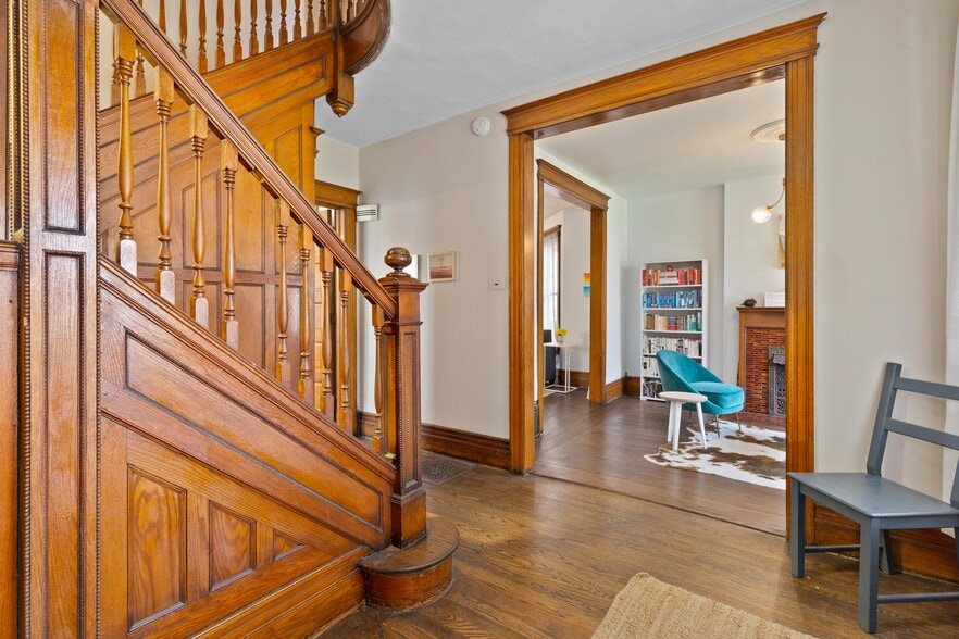 Building Photo - 1531 Vinewood St