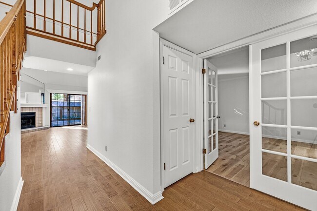Building Photo - Beautiful Townhome in the Heart of Pleasanton