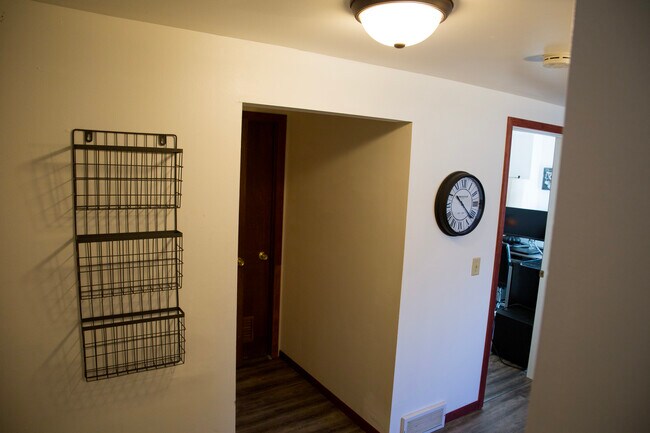 Building Photo - 1319 S Thompson Dr