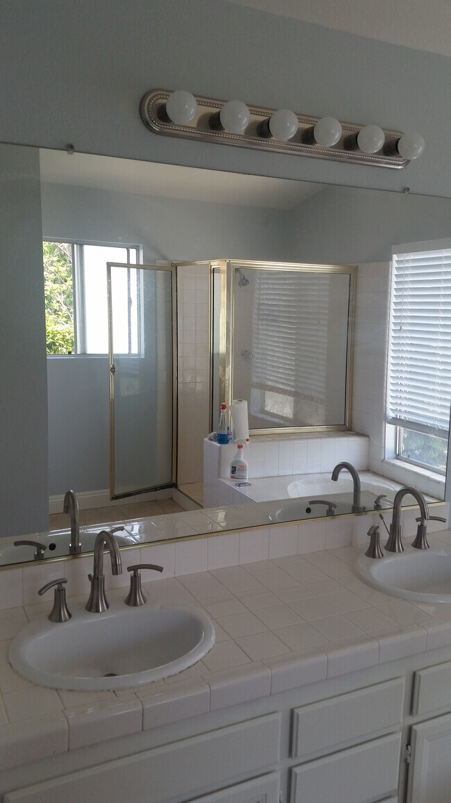 Building Photo - 1437 Green Oak Rd