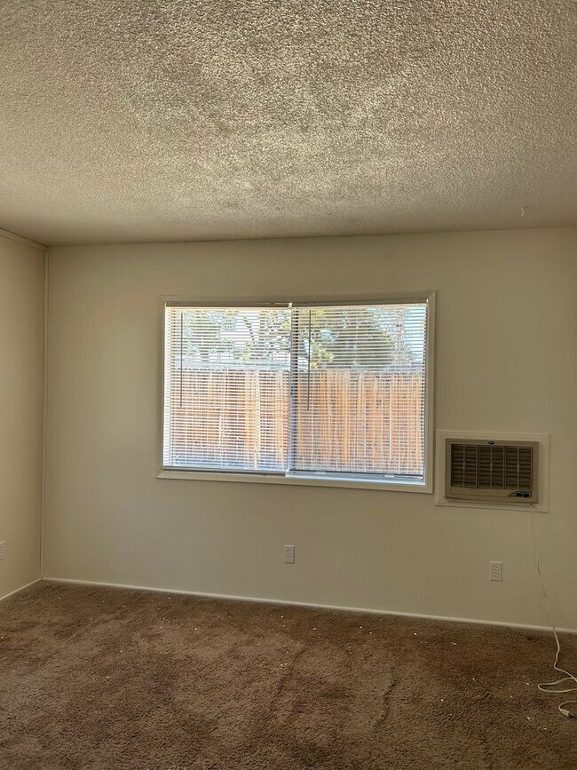 Building Photo - AVAILABLE NOW