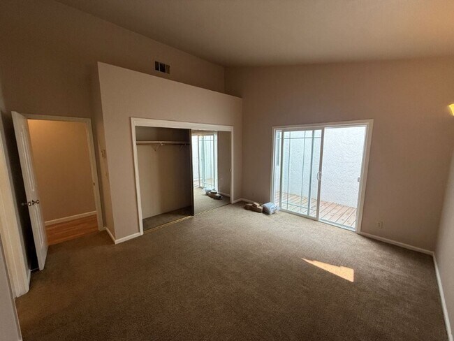 Building Photo - 900 Bluewater Dr