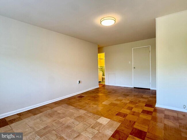 Building Photo - 10201 Grosvenor Pl