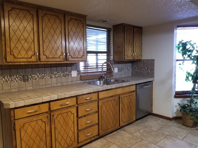 Building Photo - GREAT HOME CORNER LOT ZIA SCHOOL DISTRICT