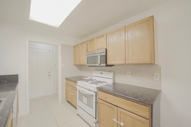 Building Photo - 9811 Mango St