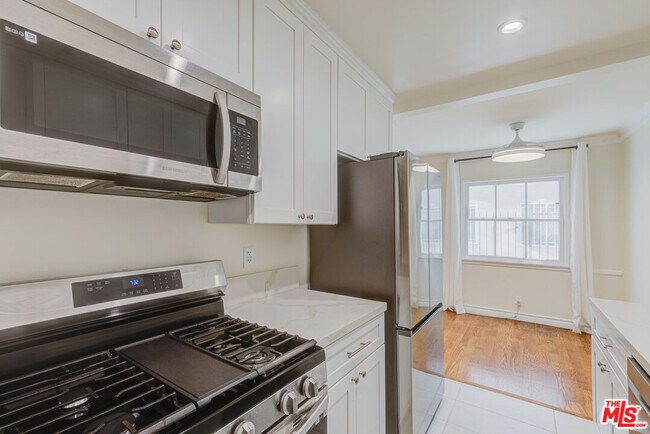 Building Photo - 1643 N Formosa Ave