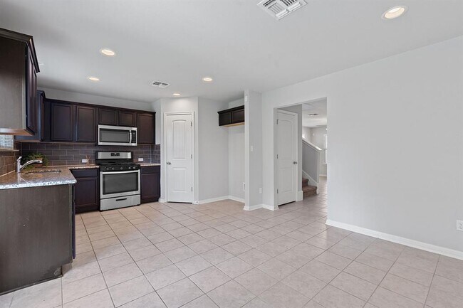 Building Photo - 134 Friendship Oak Dr