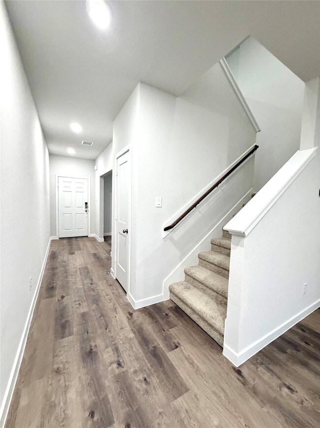 Building Photo - 533 Shoreview Dr