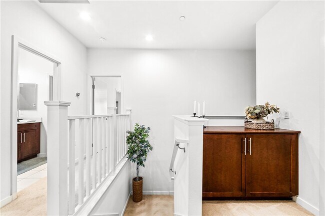 Building Photo - 706 Colorado Cir