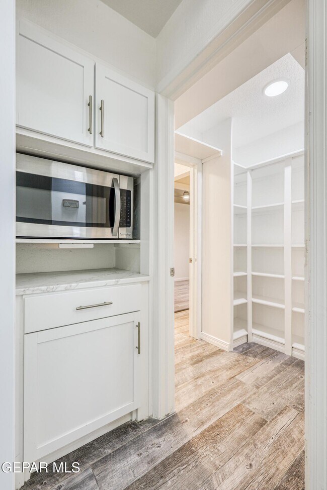 Building Photo - 5733 Saplinas Rd