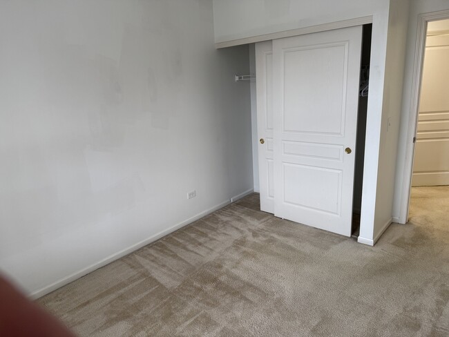 Building Photo - 111 W Chatham Ln