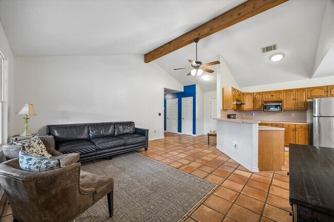 Building Photo - 420 High Mesa Dr